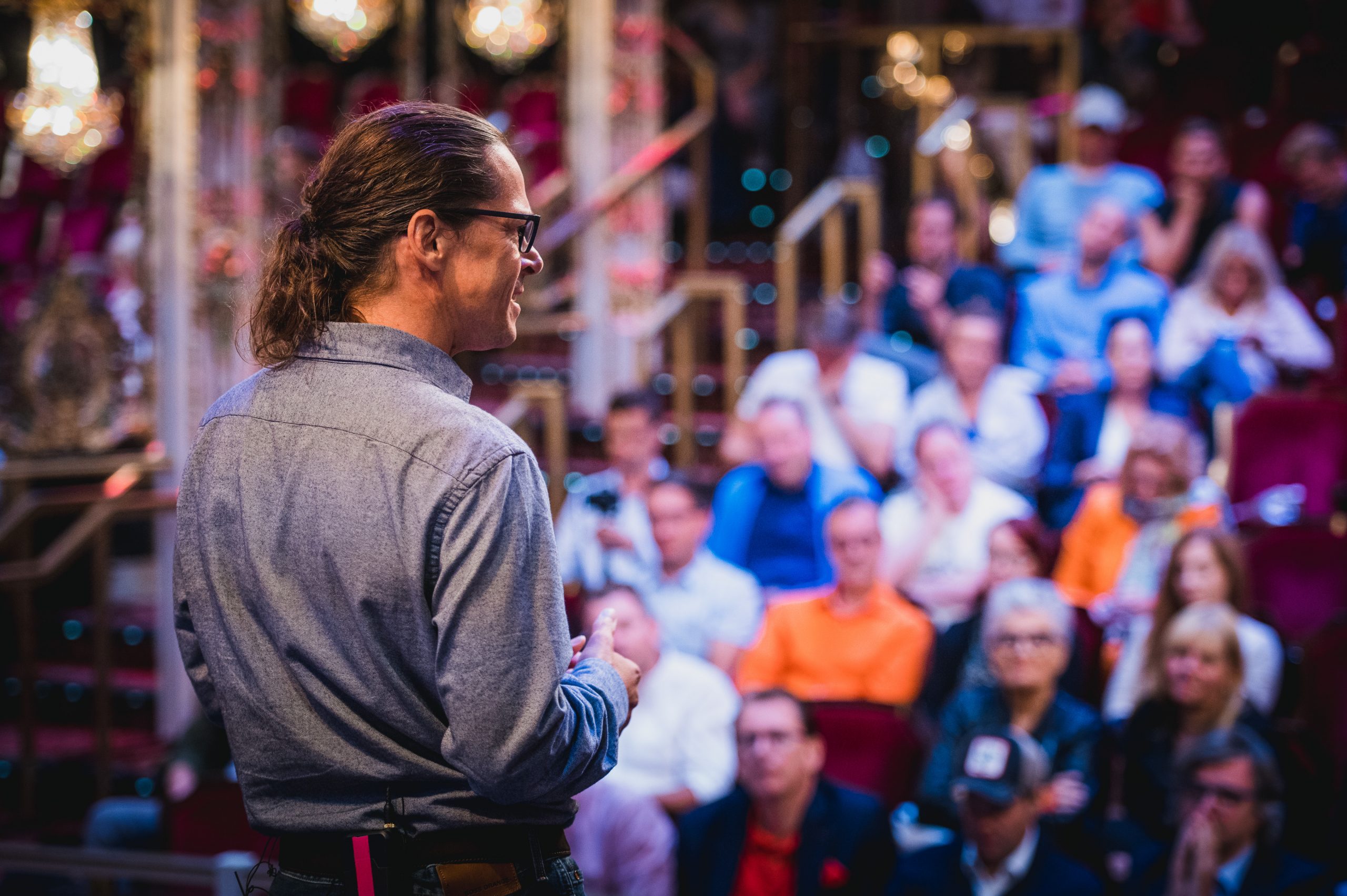 Werner Hampel begeistert Zuhörer beim Internationalen Speakerslam in New York