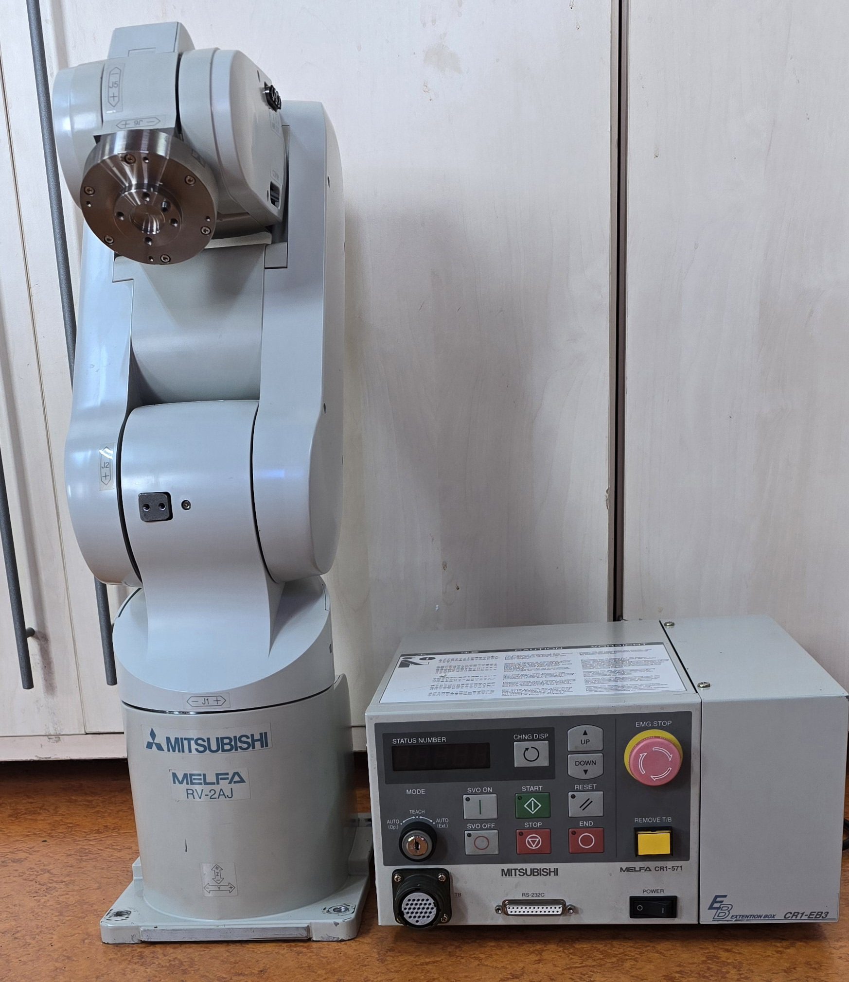 RV-2AJ Industrieroboter mit CR1 Controller Inkl. R28TB Teachingbox *Top!